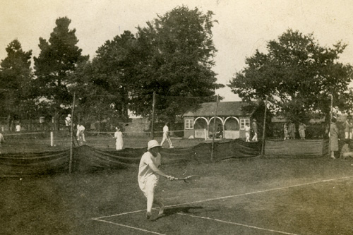 Maud Tennis b