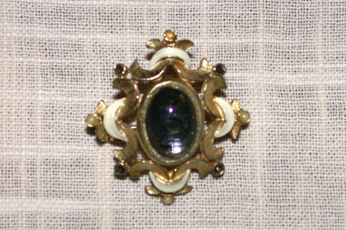 Annie Wynn Brooch