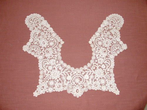 Annie Wynn Lace Collar 3