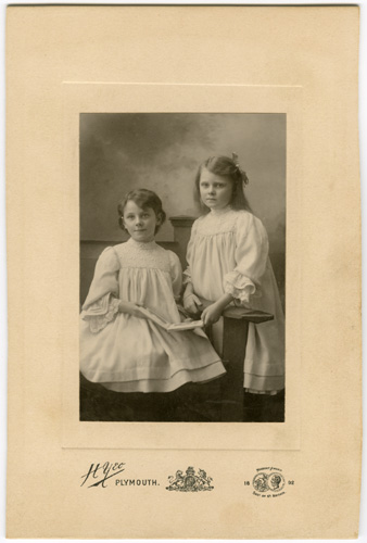 2 Girls at Plymouth c1904 (4)